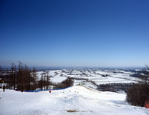 北海道十勝・めむろ新嵐山スキーリゾート メムロスキー場　麗らかな春の日差しを浴びながら。。。