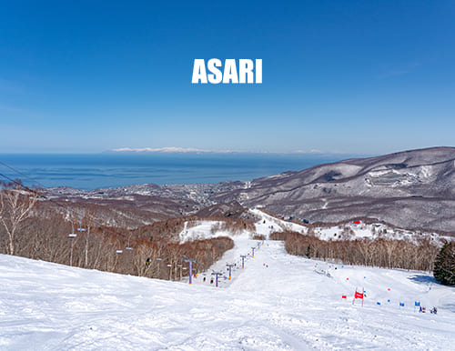 朝里川温泉スキー場｜豊富な残雪のおかげで、4月10日（日）まで営業延長中！日本海を眺めながら、のんびり春スキー＆スノーボードを楽しみましょう♪