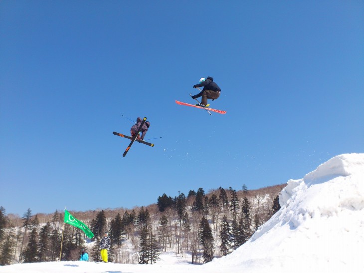 中山峠スキー場 青空の下、春スキー＆ボード日和