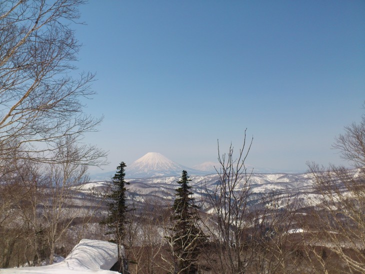 中山峠スキー場 青空の下、春スキー＆ボード日和