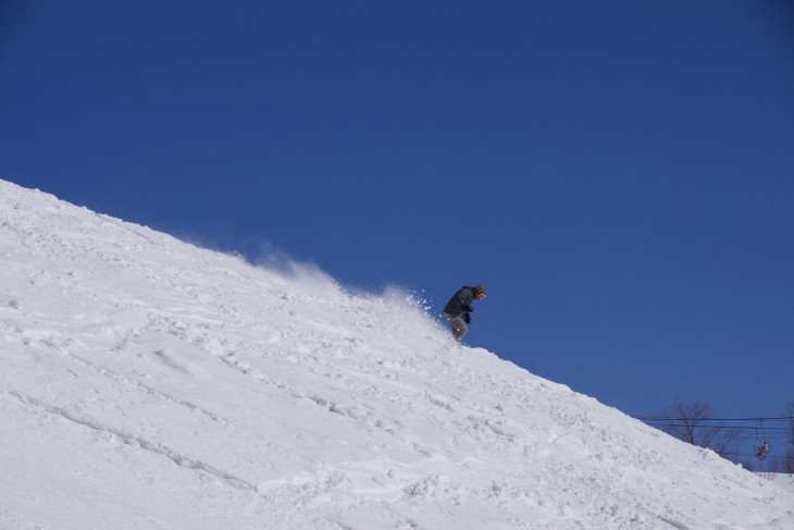 札幌藻岩山 晴天の下、絶好のスキー日和