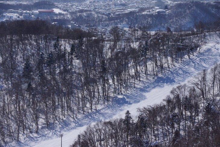 札幌藻岩山 晴天の下、絶好のスキー日和