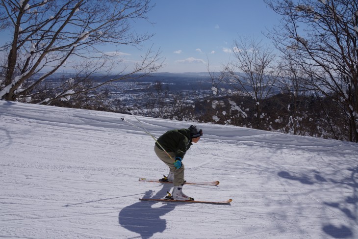 札幌藻岩山 晴天の下、絶好のスキー日和