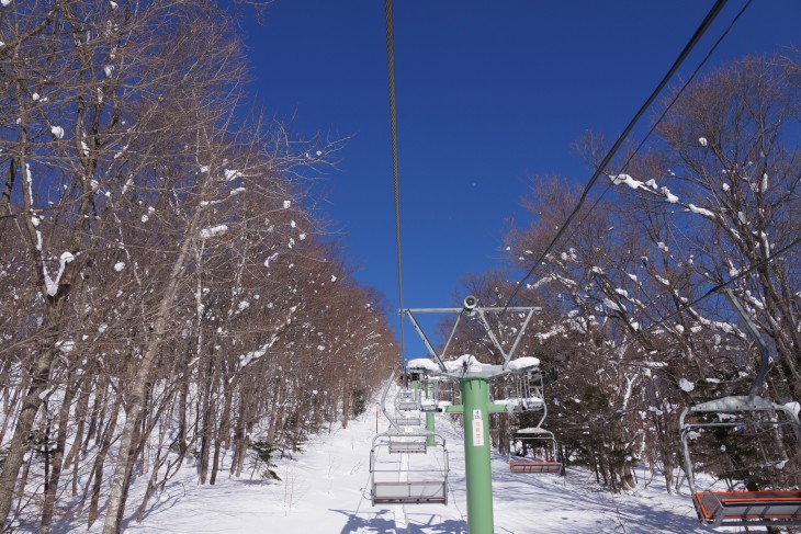 札幌藻岩山 晴天の下、絶好のスキー日和