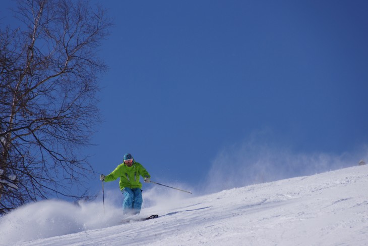 札幌藻岩山 晴天の下、絶好のスキー日和