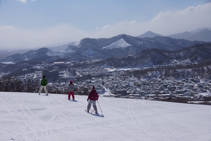 札幌藻岩山 晴天の下、絶好のスキー日和