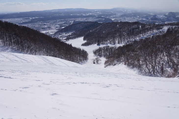 札幌藻岩山 晴天の下、絶好のスキー日和