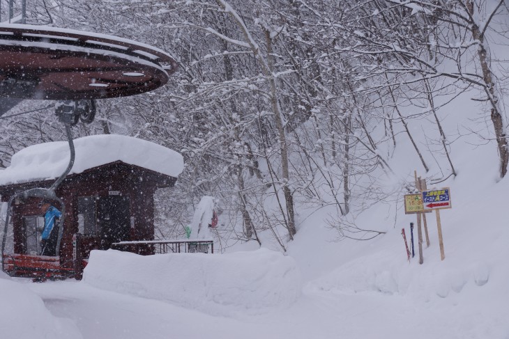 さっぽろばんけい  大雪にも負けず、雪遊びを楽しむ