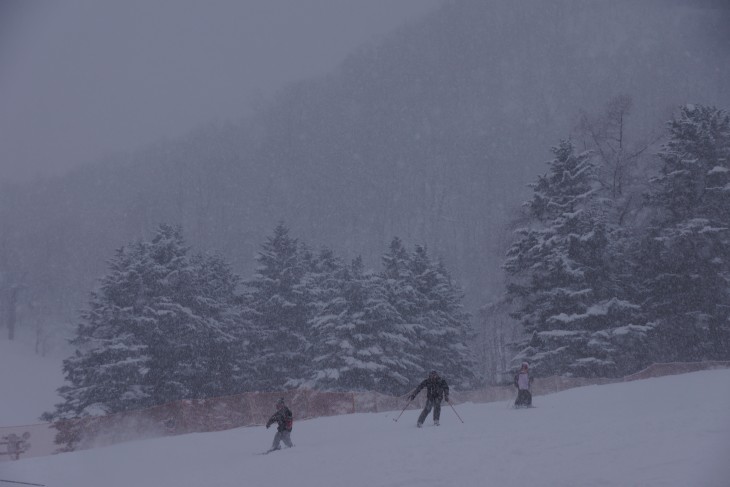 さっぽろばんけい  大雪にも負けず、雪遊びを楽しむ