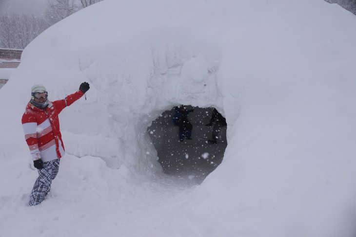 さっぽろばんけい  大雪にも負けず、雪遊びを楽しむ