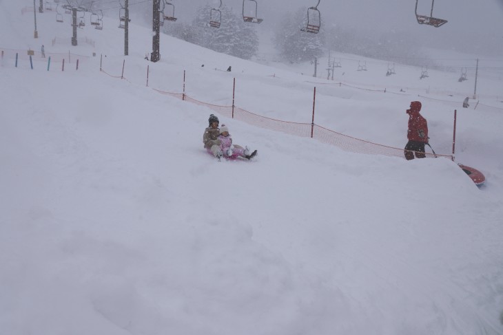 さっぽろばんけい  大雪にも負けず、雪遊びを楽しむ