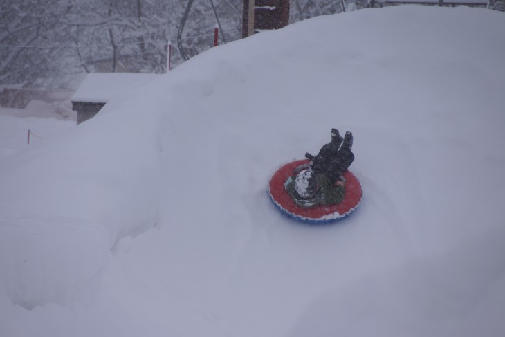 さっぽろばんけい  大雪にも負けず、雪遊びを楽しむ