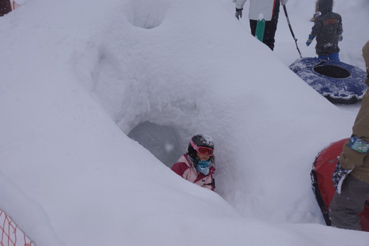 さっぽろばんけい  大雪にも負けず、雪遊びを楽しむ