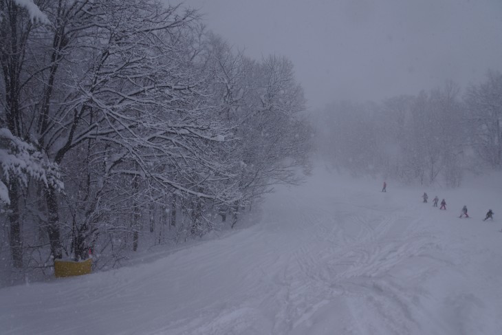 さっぽろばんけい  大雪にも負けず、雪遊びを楽しむ