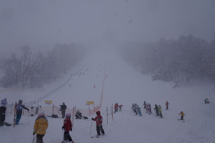 さっぽろばんけい  大雪にも負けず、雪遊びを楽しむ