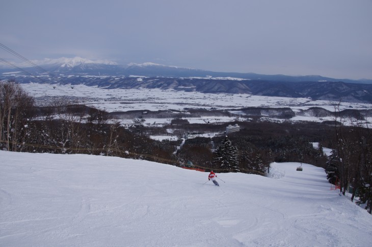 富良野 大パノラマを眼前にダウンヒル