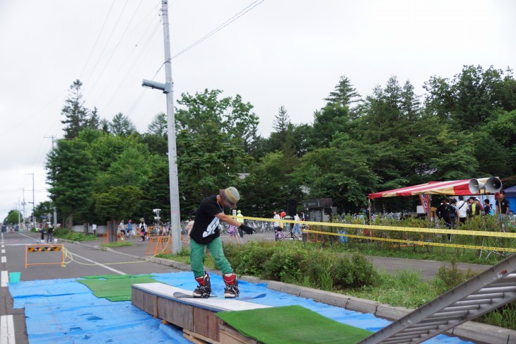 めむろ商工夏まつり 「とかち雪育プロジェクト」2013夏でもスノーボード