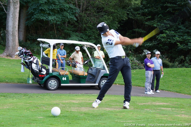 ｢雪育｣チャリティーゴルフコンペ兼井山敬介全日本スキー技術選手権大会優勝記念ゴルフコンペ