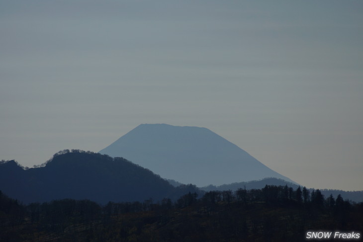 手稲山　秋の晴天に映える、極彩の紅葉。