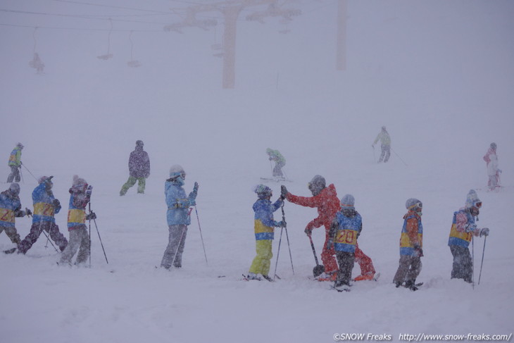 NPO Skiers help foundation Presents 佐々木明さんらトップスキーヤー達と『雪育遠足』in 朝里川温泉スキー場