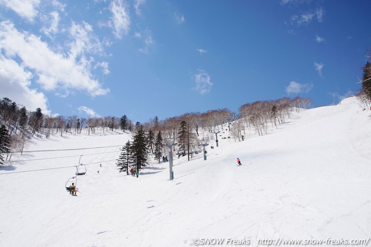 富良野スキー場　穏やかな春の週末の過ごし方。