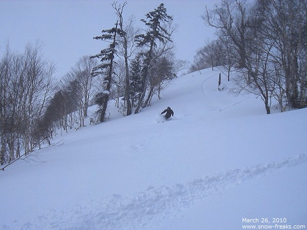 カムイスキーリンクススキー場 雪山レポート